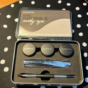 New Bare Minerals Smokey Eye 5-piece set in box
